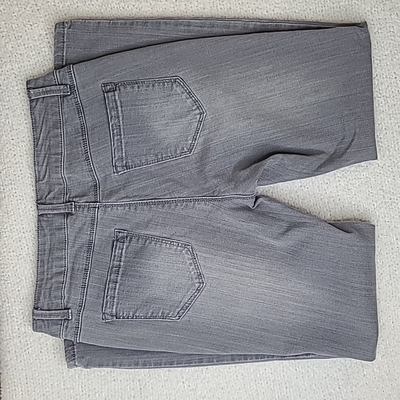 Artisan NY Embroidered Flower High-Rise Skinny Crop Ankle Jeans in Gray & Pink - Picture 15 of 17